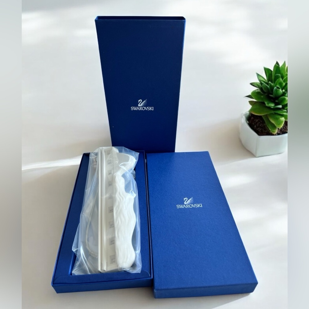 Swarovoski LED Base Wonders of The Sea Crystal Collection Harmony